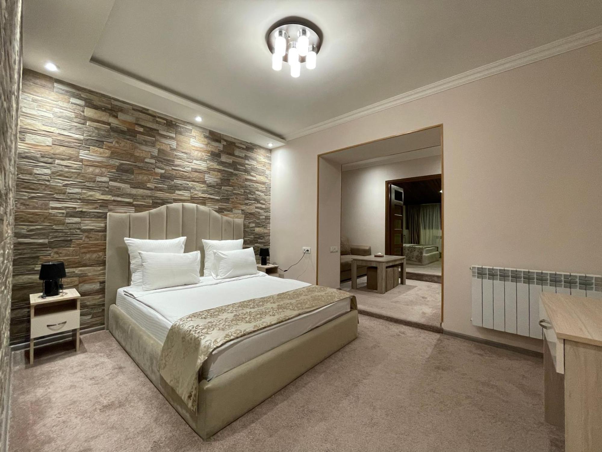 Delin Hotel And Tours Jerevan Eksteriør billede