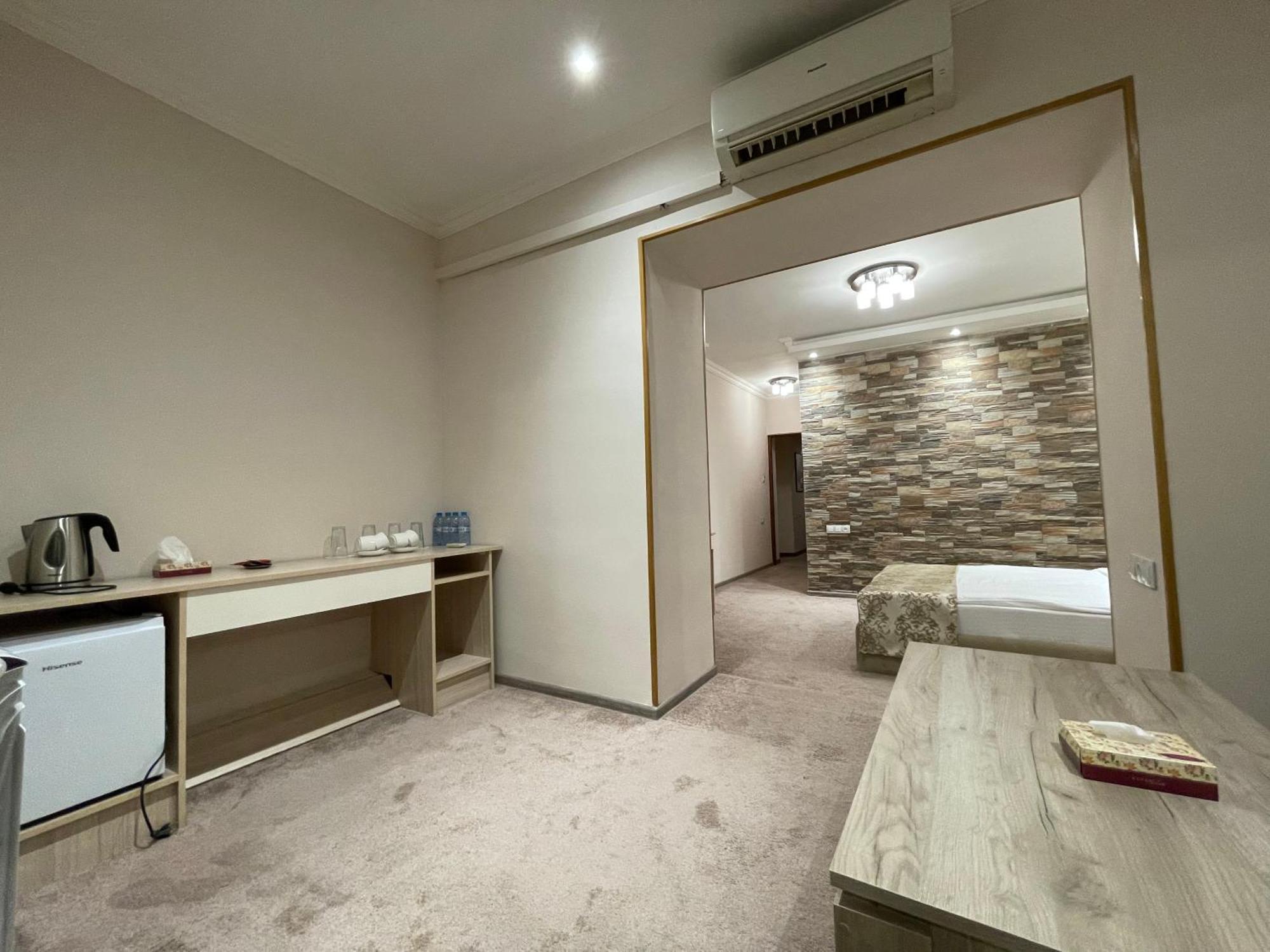 Delin Hotel And Tours Jerevan Eksteriør billede